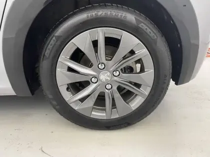 Photo 15 Peugeot 208  Electrique 50 kWh 136ch