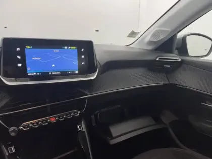 Photo 27 Peugeot 208  Electrique 50 kWh 136ch