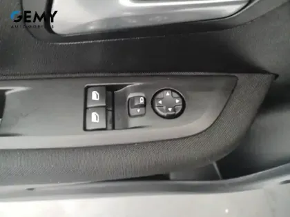 Photo 31 Peugeot 208  BlueHDi 100 S&S BVM6