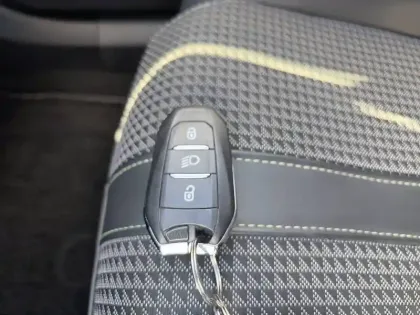 Photo 10 Peugeot 2008  PureTech 130 S&S EAT8