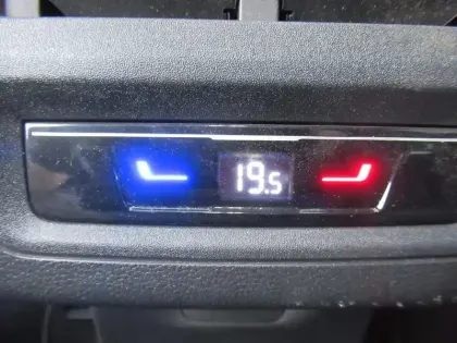 Photo 23 Volkswagen Golf  2.0 TDI SCR 150 DSG7