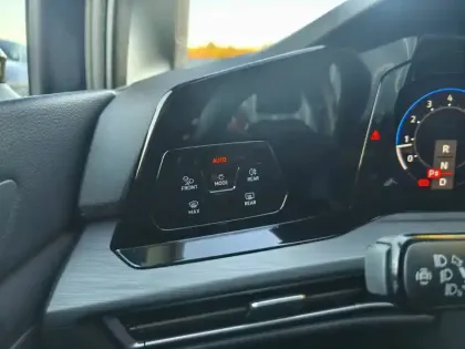 Photo 12 Volkswagen Golf  1.5 eTSI OPF 150 DSG7