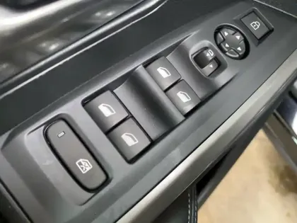 Photo 11 Peugeot 3008  Hybrid 136 e-DCS6