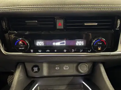 Photo 35 Nissan X-trail  e-POWER 213 ch e-4ORCE 7 Places