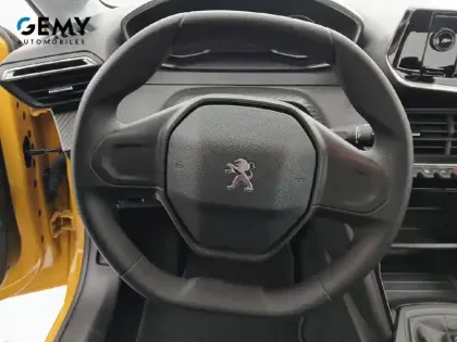 Photo 33 Peugeot 208  PureTech 75 S&S BVM5