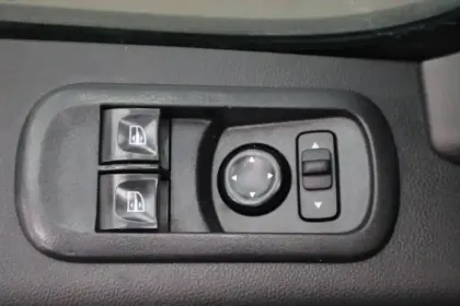 Photo 27 Renault Master  FGN TRAC F3300 L2H2 BLUE DCI 135