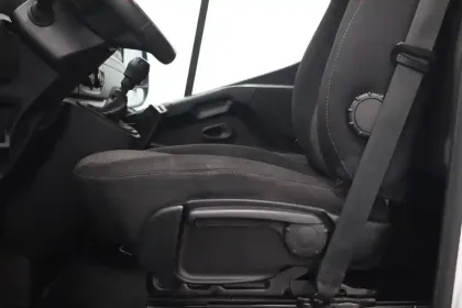 Photo 26 Renault Master  FGN TRAC F3300 L2H2 BLUE DCI 135