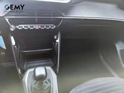 Photo 11 Peugeot 208  PureTech 100 S&S BVM6