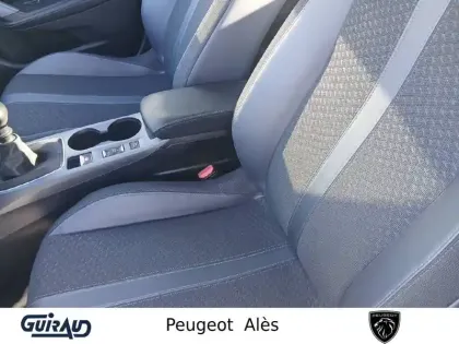 Photo 8 Peugeot 2008  PureTech 100 S&S BVM6