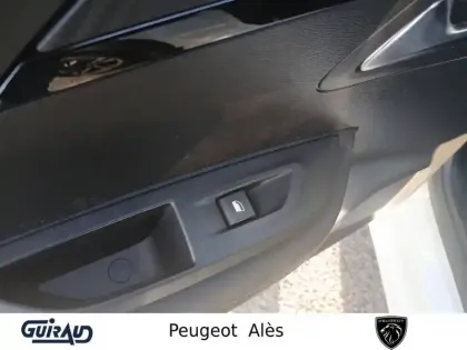Photo 11 Peugeot 2008  PureTech 100 S&S BVM6
