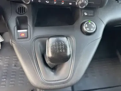 Photo 17 Peugeot Partner  FOURGON XL 950 KG BLUEHDI 100 S&S BVM6