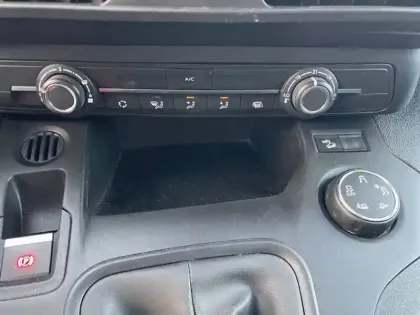 Photo 45 Peugeot Partner  FOURGON XL 950 KG BLUEHDI 100 S&S BVM6