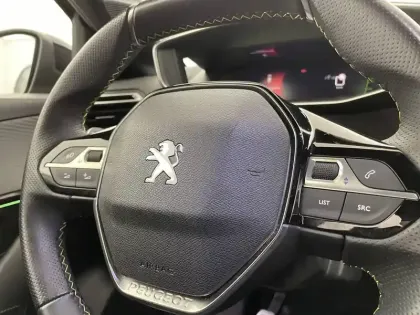 Photo 28 Peugeot 208  PureTech 100 S&S BVM6