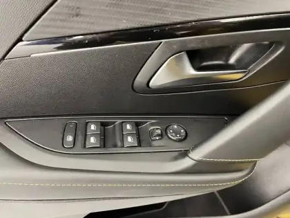 Photo 31 Peugeot 208  PureTech 100 S&S BVM6