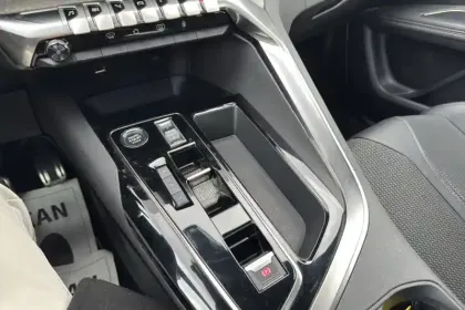 Photo 21 Peugeot 3008  Hybrid 136 e-DCS6