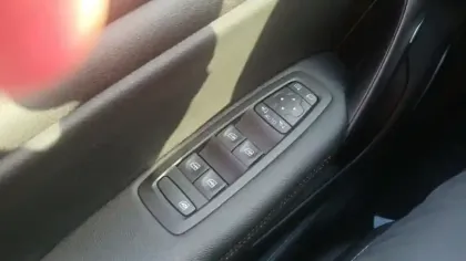 Photo 27 Renault Megane Mégane IV Berline TCe 140 FAP - 20