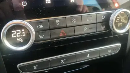 Photo 22 Renault Megane Mégane IV Berline TCe 140 FAP - 20