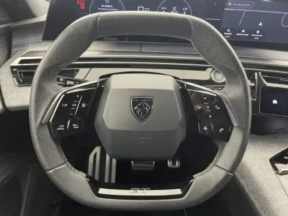 Photo 22 Peugeot 5008  Hybrid 136 e-DCS6