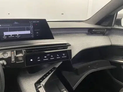 Photo 25 Peugeot 5008  Hybrid 136 e-DCS6