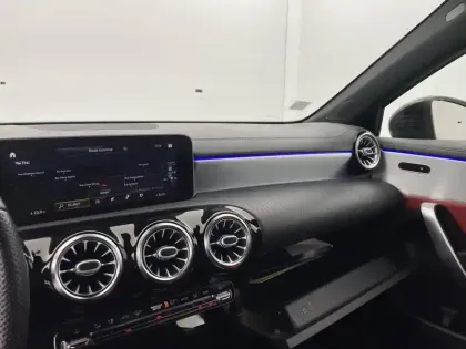 Photo 24 Mercedes Classe A  200 7G-DCT