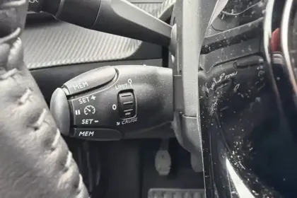 Photo 24 Peugeot 2008  100 S&S BVM6