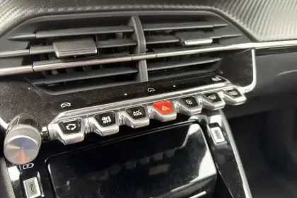 Photo 18 Peugeot 2008  100 S&S BVM6