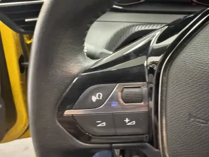 Photo 20 Peugeot 208  PureTech 75 S&S BVM5