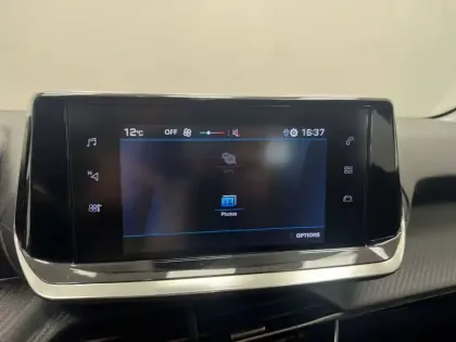 Photo 24 Peugeot 208  PureTech 75 S&S BVM5