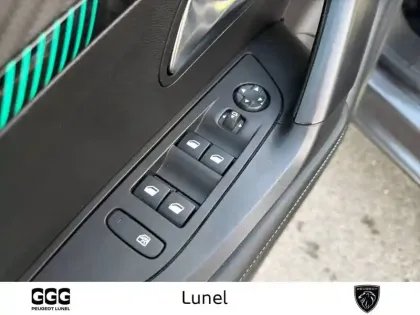 Photo 11 Peugeot 2008  PureTech 130 S&S BVM6