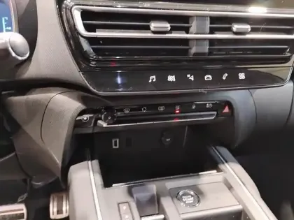 Photo 12 Citroën C5 aircross  Hybride Rechargeable 225 e-EAT8 Shine