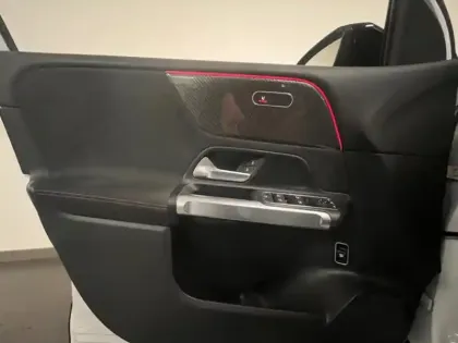 Photo 15 Mercedes GLB 200 d AMG Line