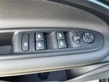 Photo 11 Alfa Romeo Junior  1.2 Ibrida 136ch DCT6