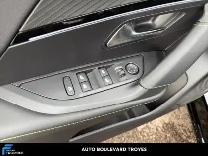 Photo 14 Peugeot 2008  1.2 Hybrid 145ch GT e-DCS6