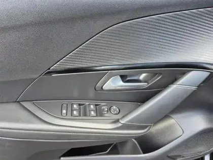 Photo 6 Peugeot 208  e- 136ch GT Pack