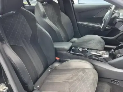 Photo 12 Peugeot 208  e- 136ch GT Pack