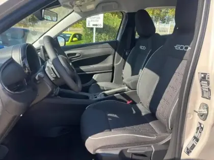 Photo 8 Fiat 600  1.2 Hybrid Turbo 145ch La Prima DCT6 Step 2