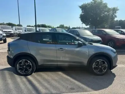 Photo 5 Alfa Romeo Junior  Elettrica 156ch Techno