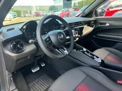 Photo 8 Alfa Romeo Junior  1.2 Ibrida 145ch Speciale e-DCT6