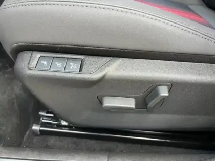 Photo 10 Alfa Romeo Junior  1.2 Ibrida 145ch Speciale e-DCT6