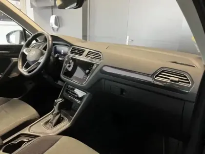 Photo 6 Volkswagen Tiguan  2.0 TDI 150ch Elegance DSG7