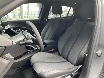 Photo 8 Peugeot 2008  1.2 Hybrid 145ch Allure e-DCS6