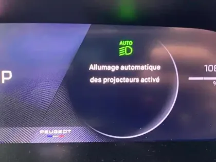 Photo 15 Peugeot 2008  1.2 Hybrid 145ch Allure e-DCS6