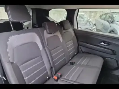 Photo 10 Dacia Jogger  1.6 hybrid 140ch Expression 5 places