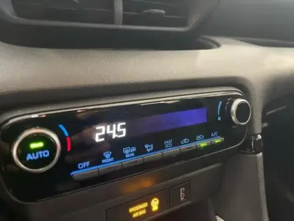 Photo 9 Toyota Yaris  116h Dynamic 5p MY22