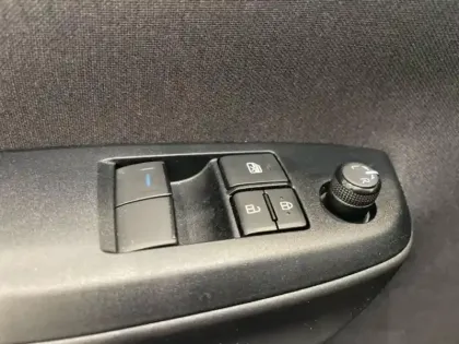 Photo 12 Toyota Yaris  116h Dynamic 5p MY22