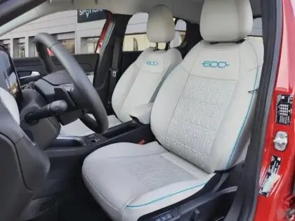 Photo 8 Fiat 600  1.2 Hybrid 100ch La Prima DCT6