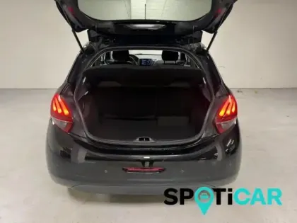 Photo 5 Peugeot 208  1.2 PureTech 82ch E6.c Signature 5p