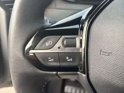 Photo 13 Peugeot 208  1.2 Hybrid 110ch Allure e-DCS6