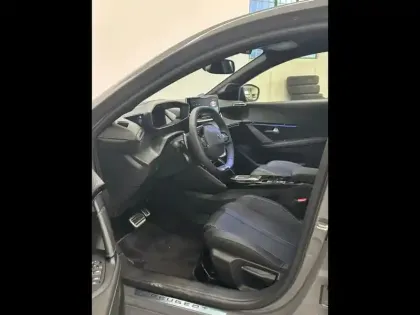 Photo 14 Peugeot 208  1.2 Hybrid 145ch GT e-DCS6