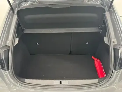 Photo 7 Peugeot 208  1.2 Hybrid 145ch GT e-DCS6